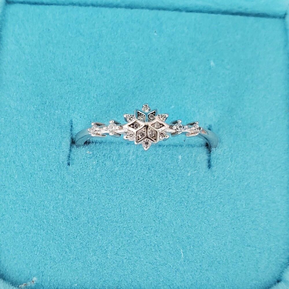 Dainty Snowflake Ring